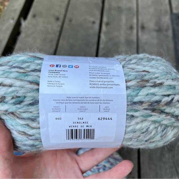 Lion Brand Wool-Ease Thick & Quick Yarn : 2 & 1 Other Unknown Yarn - Picture 11 of 12